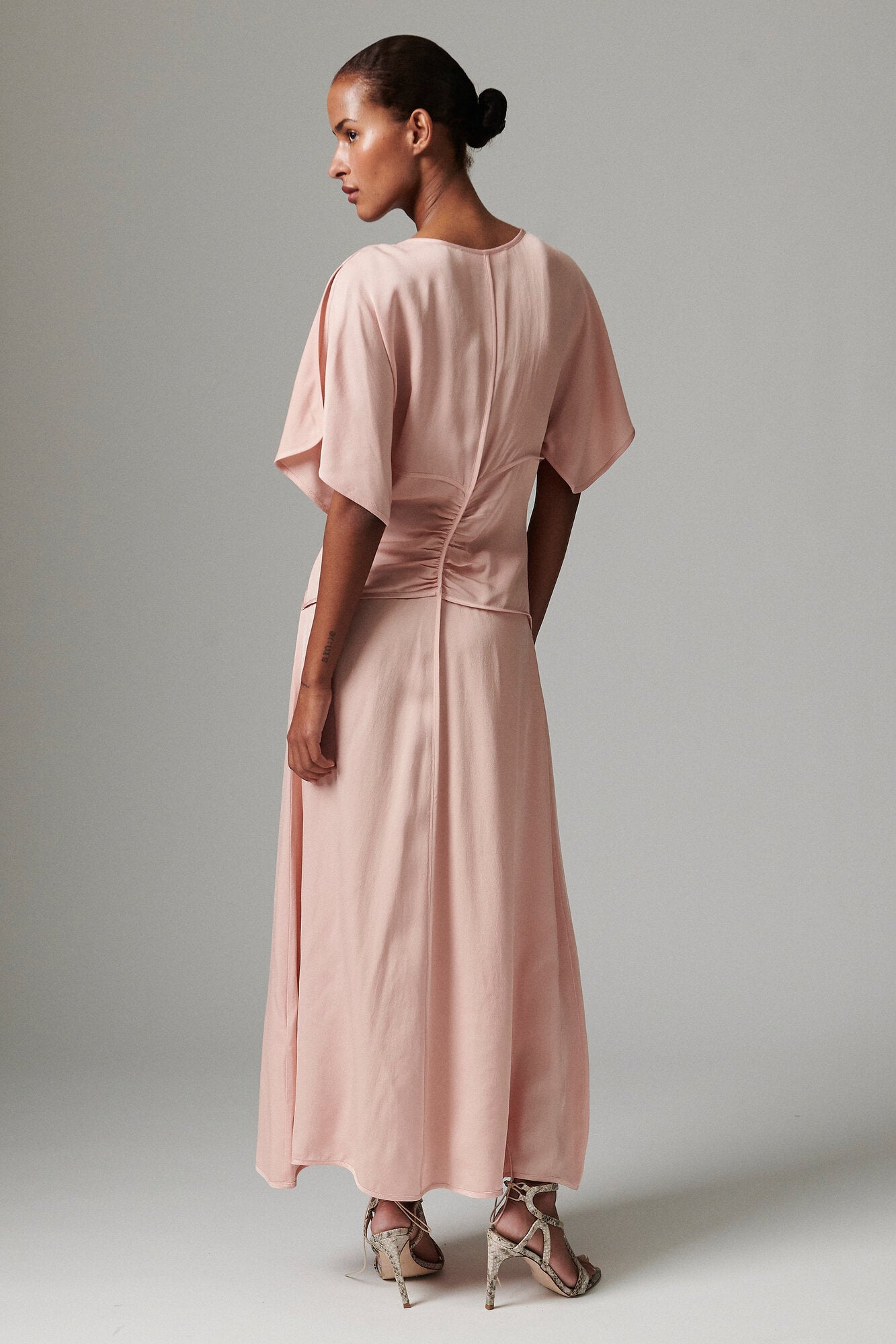 Gigi Matte Crepe kjole - Rose Smoke